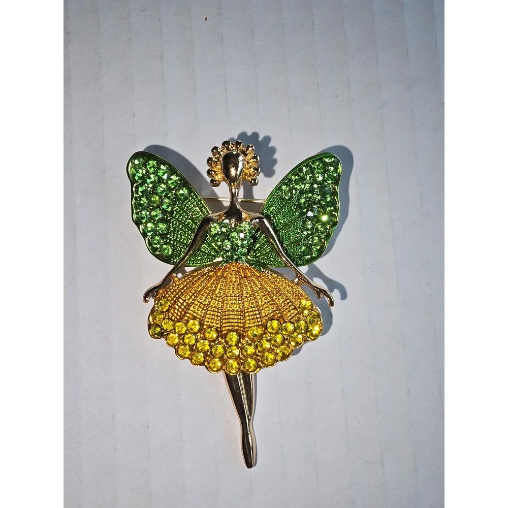 Vintage Fairy Dancing Ballerina Green and Gold Brooch w/Swinging Legs‎